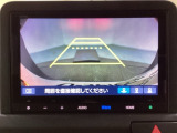 バックでの車庫入れも安心です! リアカメラが付いているバックモニター付のナビを装備しております。操作線もついており距離感も画面から確認できます。
