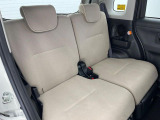 後部座席も気になるようなキズ・汚れやへたり等、大きなダメージはなく、良好な状態です。