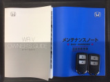 スマートキーは鍵をバッグに入れたままでもドアロックの開閉やエンジンのON・OFFができます。夜間や雨の日も鍵を探さなくて良いので便利です。