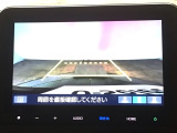 【バックカメラ】運転が苦手な方も車庫入れラクラクです!ギアをリバースに入れれば自動的に切り換わりますので、面倒な操作は不要です♪狭い駐車場もお車を傷つけず安心ですね!