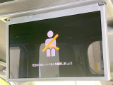 【後席モニター】家族や友人とお出かけする機会が多い方に大人気の後席モニターを装備!見やすい位置に画面がありテレビやDVDの視聴も快適!友達もお子様も、後席にしか乗らなくなるかも??