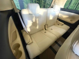 3列目シートはもちろん状態良好☆大人でもゆったりと座って頂けますので、大人数でのお出かけもラクラクです♪ご家族で、気の知れた仲間で、ドライブに行くのが楽しみですね♪