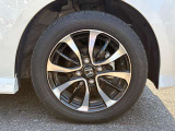 純正アルミホイール付ですので足回りもオシャレです!!