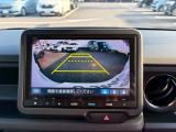 バックでの駐車が苦手な方や運転にあまり自信のない方でも後方の視界をしっかりサポート。安心して車庫入れが出来るバックカメラを装備しています!