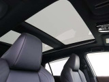 ルーフ付きで車内も明るい!