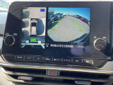 上から見たような画像で車庫入れなどに便利なアラウンドビューモニター