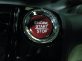 自然に手が届き、操作性の良い赤いボタンでエンジンスタート!!