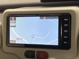 純正ナビを装備。タッチパネル式で使いやすく、お出かけもラクラクです。