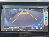 車庫入れ時に安心のバックカメラがついています。