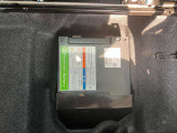 減速時の回生エネルギーを利用して発電したエネルギーを蓄え、オーディオやエアコン、ヘッドライトなどに使う事で、エンジンの負担を減らす「S-エネチャージ」搭載車両です。
