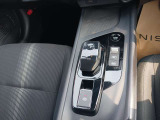 e-POWER専用シフトです。手首を軽く動かすだけで操作出来る、まったく新しい操作感です。