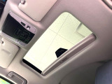 【サンルーフ】開放感たっぷりの希少装備、サンルーフが装着されています!車内に明かりを取り入れたり景色を楽しむ以外にも、車内の空気も簡単に換気できて快適です!