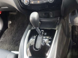 ストレート式のシフトレバーを採用しております♪シンプルなので、誰でも使いやすいですネ☆