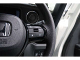 Hondaセンシングの機能のひとつ、アダプティブクルーズコントロール付!アクセルから足を離しても設定したスピードと前車との車間を保ち走行してくれます!車線維持もアシスト☆高速道路で疲労軽減ですね☆