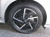 純正アルミホイールを装備しております。