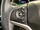 ステアリングにオーディオ操作スイッチが付いています。オーディオ画面に直接タッチしなくても操作が出来ますので、運転に集中できます。