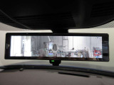 スマートルームミラー付きで後部座席に乗車してても後方がしっかり見れます