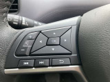 ■ステアリングスイッチ■ハンドル手元でオーディオの操作が簡単に出来ます。運転中でもナビまで手を伸ばさずに操作が出来て安心です。