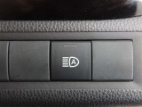 オートマチックハイビームとは、先行車や対向車のライトを認識し、ハイビームとロービームを自動で切り替える機能です。夜道の視界を確保します。詳細は販売店スタッフまでおたずねください。