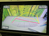 【バックカメラ】駐車時に後方がリアルタイム映像で確認できます。大型商業施設や立体駐車場での駐車時や、夜間のバック時に大活躍!運転スキルに関わらず、今や必須となった装備のひとつです!