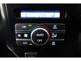 ★エアコンはオートタイプが装着済みです!オートモードにしておけば、車内温度を設定するだけで風の料や吹き出し口の切り替えを機械が行ってくれます!一年中快適な環境を作れますよ♪