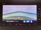 【バックカメラ】運転が苦手な方も車庫入れラクラクです!ギアをリバースに入れれば自動的に切り換わりますので、面倒な操作は不要です♪狭い駐車場もお車を傷つけず安心ですね!