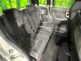 後部座席も気になるようなキズ・汚れやへたり等、大きなダメージはなく、良好な状態です。