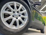 【16インチアルミホイール】外観にマッチしたアルミホイールを装着しております。各種アルミホイールや、スタッドレスタイヤも取扱いしております。是非ご相談ください♪