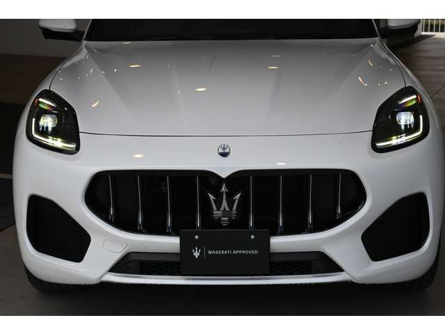 マセラティ グレカーレ GT 4WD の中古車詳細 (1,000km, ビアンコ, 大阪
