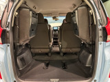 3列目シートを跳ね上げればラゲッジスペースを更に広く使えます。