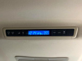 【リアオートエアコン】広い後部座席には必須の機能!風量や温度を自動で調整し前席と同様な車内環境にしてくれるリアオートエアコンを装備。夏の暑さも冬の寒さもストレスなく快適にお過ごしいただけます♪