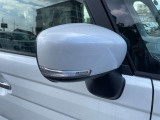 毎日使うドアミラーの状態確認に。鏡面のキズやカバーの擦れ、格納部の具合、装備有無も◎。