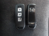 スマートキー付!キーを取り出さなくてもドアロックの施錠・開錠、エンジンの始動が出来ます!雨の日や荷物の多い日にとても便利ですね♪
