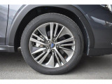 純正18インチアルミホイル/タイヤサイズは225/55R18です