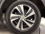 【アルミホイール】純正アルミホイール装備!足元を際立たせ、軽快な走りを演出します!印象もアップし、スタイルも引き締まります!スポーティーさの中にラグジュアリーを感じさせるデザインですね♪
