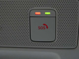 急病時や危険を感じた時、SOSコールスイッチを押すと専門のオペレータに繋がって、警察や消防への連携をサポートしてくれます。また、万が一の事故発生時には、エアバッグ展開と連動して自動通報します。