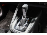 扱いやすい位置に配置されたフロアオートマチックです☆CVTを採用で滑らかでスムーズな走りが楽しめますよ♪