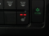 運転席にはシートヒーターが付いています!寒い日に便利な装備ですね。