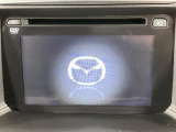 【マツダコネクトナビ】車内の雰囲気にマッチした一体型タイプのナビ。各種車輌設定やBluetooth再生等、様々な機能が楽しめます。直感的なダイヤル操作が可能で、使い勝手も良好です。