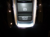 【ブレーキホールド】信号待ちなどでブレーキを踏み続けなくともブレーキがキープされます!アクセルペダルを踏むと解除され発進することが可能です!