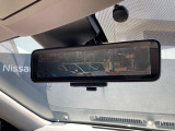 ◆◆◆スマートルームミラーです。乗員、ヘッドレスト、積載物などで遮られがちなルームミラーの後方視界を車両後方にあるカメラの画像を映し出しいつもクリアに保ちます。