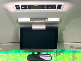 【フリップダウンモニター】大画面モニターで後席でもエンタメをお楽しみいただけます。小さなお子様にも大人気の装備です♪