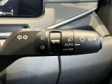 車外の明るさに応じでライトを点灯、消灯してくれるオートライト機能です☆お天気の良い昼間のトンネル走行などオートにしてると便利で安心です☆エンジン停止時にライトの消し忘れも無くなります☆