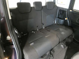 後部座席も広々としています!