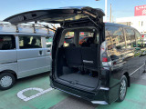 ★ラゲッジルーム★大容量で広々しています!シートを倒して更にお荷物積めちゃいます♪お店にメジャーもございますので、実寸サイズを測る事も出来ますよ。