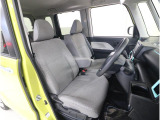 ■運転席シートです。座り心地を高めた座面構造となっておりますので、近場へのちょっとした移動やロングドライブ時など、どんな時でも快適なドライビングを楽しんでいただく事が可能です。