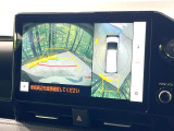 【パノラミックビューモニター】専用のカメラにより、上から見下ろしたような視点で360度クルマの周囲を確認することができます☆死角部分も確認しやすく、狭い場所での切り返しや駐車もスムーズに行えます。