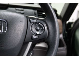 Hondaセンシングの機能のひとつ、アダプティブクルーズコントロール付!アクセルから足を離しても設定したスピードと前車との車間を保ち走行してくれます!車線維持もアシスト☆高速道路で疲労軽減ですね☆