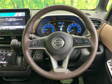 【純正革巻きステアリング】上質な革を使用することで、手にしっかり馴染みとても運転しやすいハンドルです♪