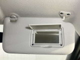 【運転席サンバイザー】鏡が付いているのでメイク直しなどにも便利★